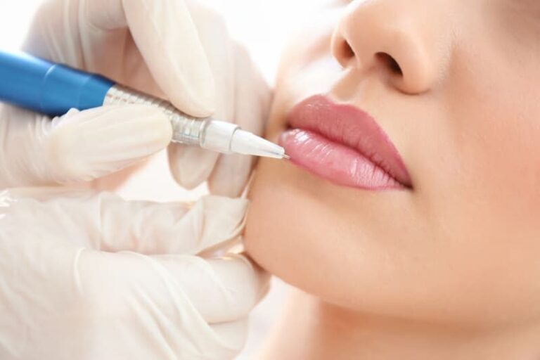 Lippenpigmentierung mit Permanent Make-up